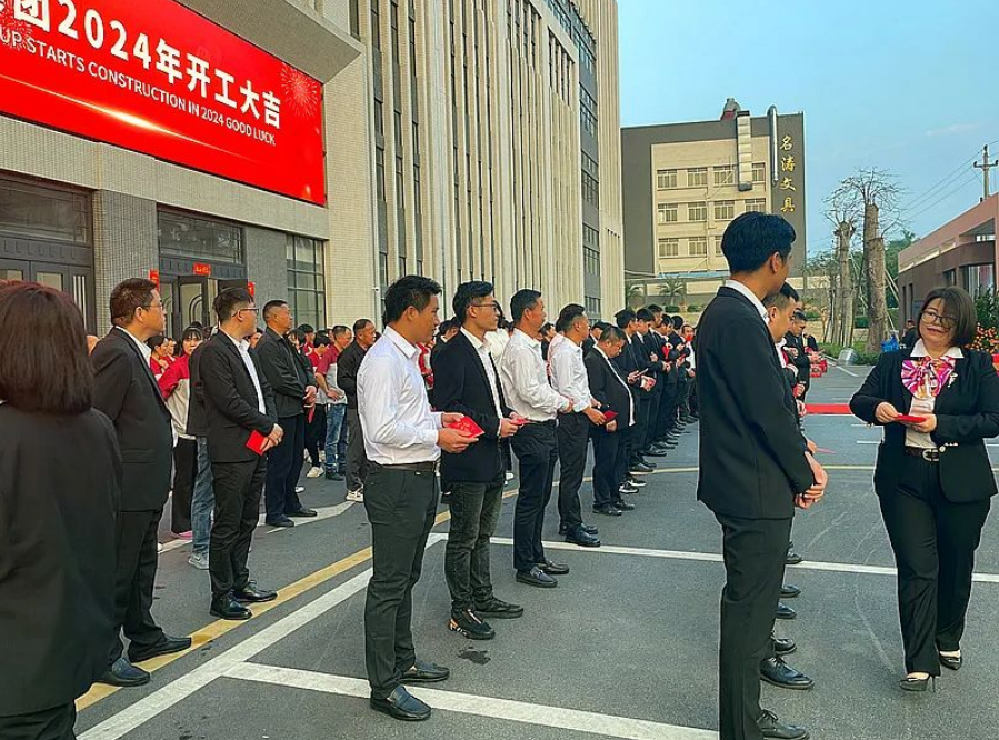 為全體員工派發(fā)開工大“利是”
