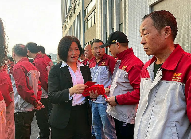 為全體員工派發(fā)開工大“利是”