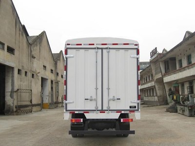 豪曼牌ZZ5048CCYD17DB1型倉柵式運(yùn)輸車在道路貨物運(yùn)輸中的應(yīng)用與特點(diǎn)